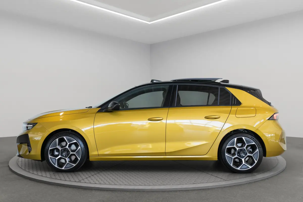 1.6 Turbo Plug In Hybrid Ultimate | Schuif-Kanteldak | Suede Bekleding | Camera | Navigatie | Head-Up | Verwarmde Stoelen | LED |