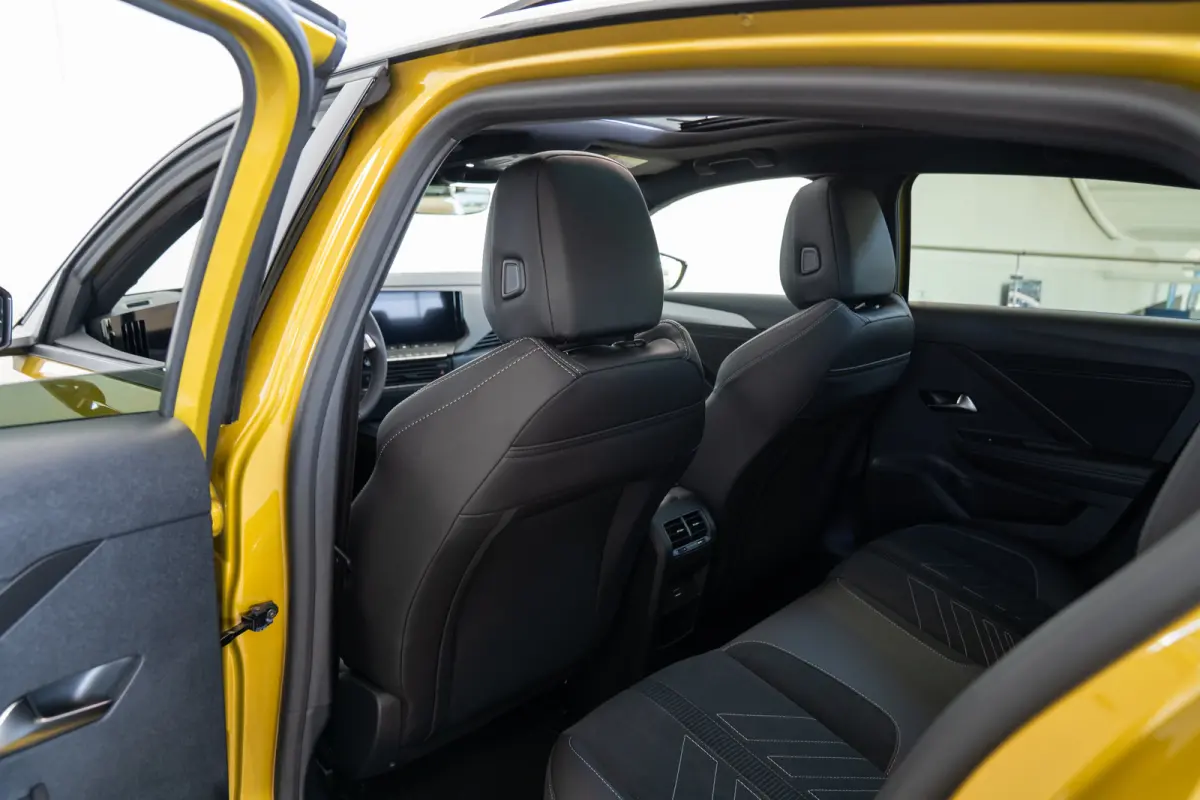 1.6 Turbo Plug In Hybrid Ultimate | Schuif-Kanteldak | Suede Bekleding | Camera | Navigatie | Head-Up | Verwarmde Stoelen | LED |