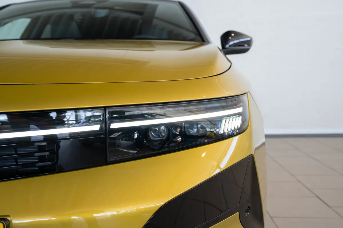 1.6 Turbo Plug In Hybrid Ultimate | Schuif-Kanteldak | Suede Bekleding | Camera | Navigatie | Head-Up | Verwarmde Stoelen | LED |