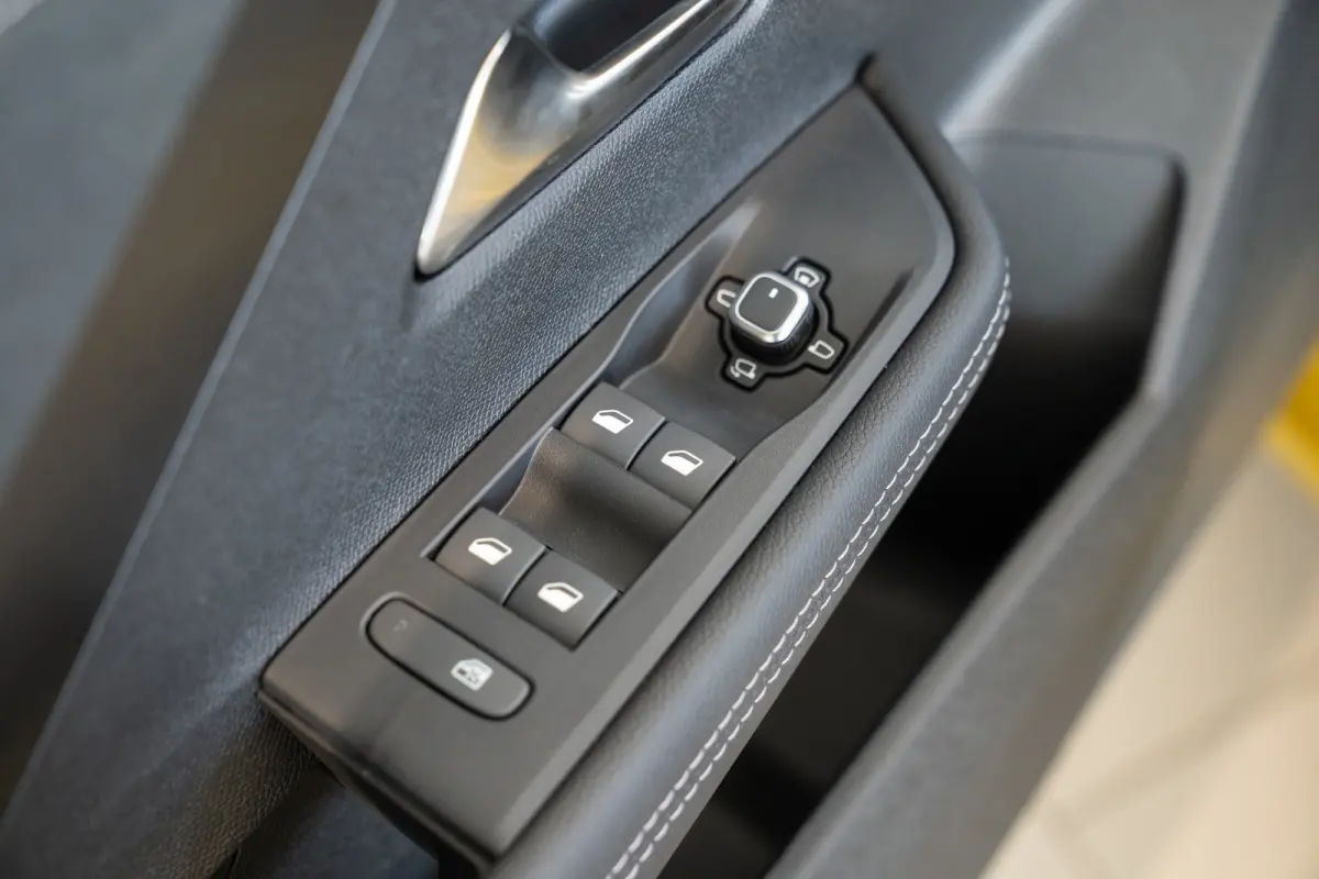 1.6 Turbo Plug In Hybrid Ultimate | Schuif-Kanteldak | Suede Bekleding | Camera | Navigatie | Head-Up | Verwarmde Stoelen | LED |