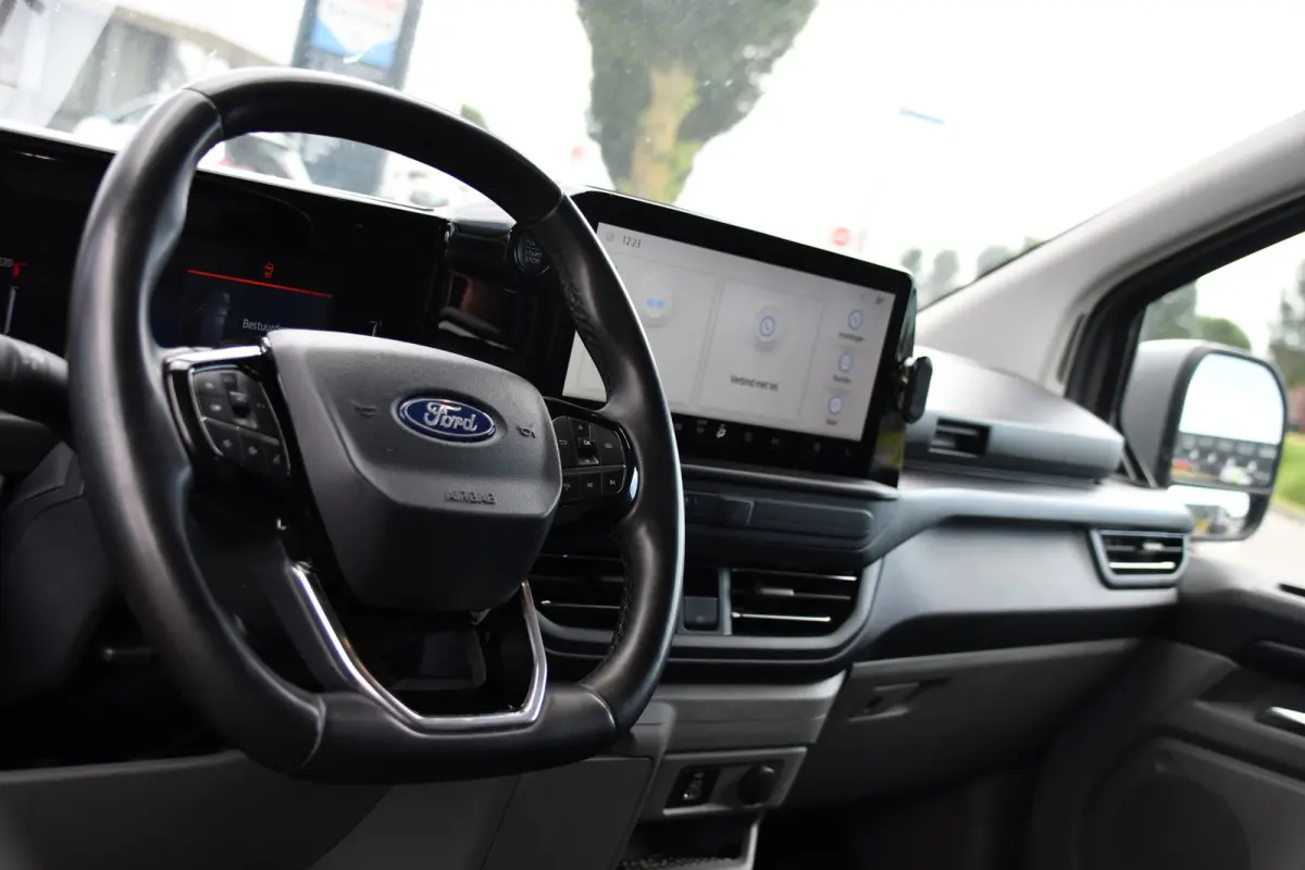 300 2.0 TDCI L2H1 Limited Camera, Cruise, Carplay, Virtual, 136pk, Stoelverwarming, Automaat, LED, Multimedia, Sensoren, Uniek!