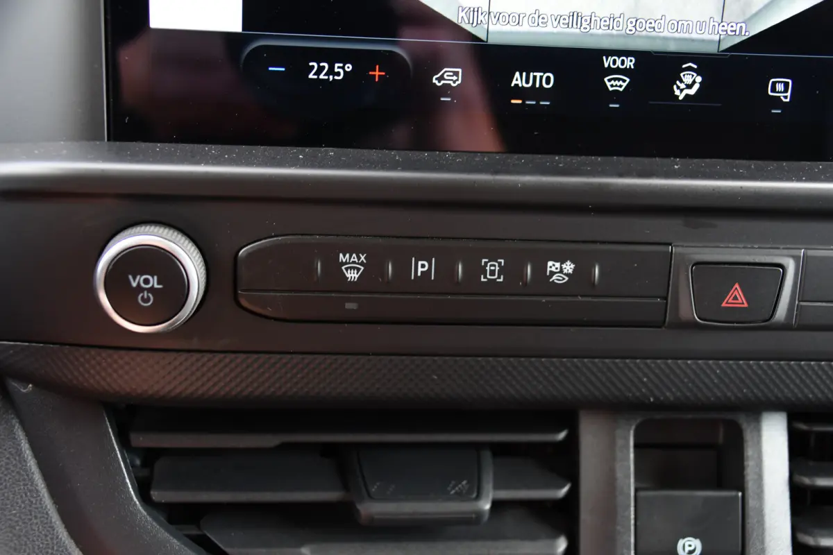 300 2.0 TDCI L1H1 AWD PB Edition Camera, Adaptieve Cruise, Carplay, 4x4, Virtual, 136pk, Automaat, LED, Multimedia, Sensoren, Uniek!