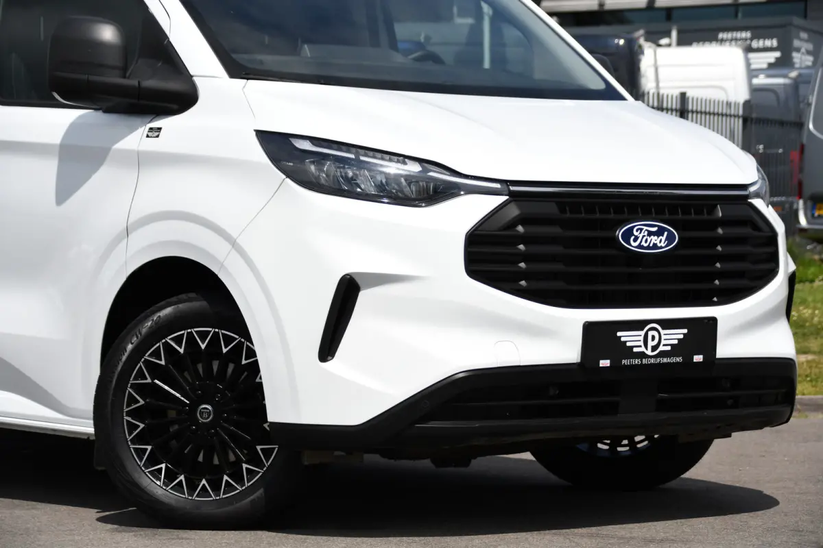 300 2.0 TDCI L1H1 AWD PB Edition Camera, Adaptieve Cruise, Carplay, 4x4, Virtual, 136pk, Automaat, LED, Multimedia, Sensoren, Uniek!