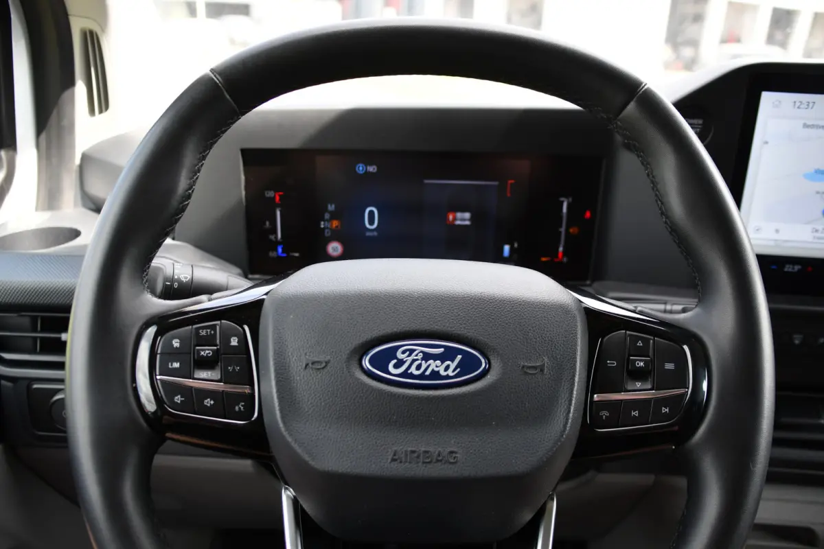300 2.0 TDCI L1H1 AWD PB Edition Camera, Adaptieve Cruise, Carplay, 4x4, Virtual, 136pk, Automaat, LED, Multimedia, Sensoren, Uniek!