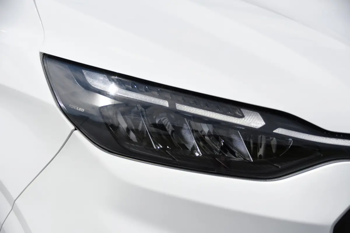 300 2.0 TDCI L1H1 AWD PB Edition Camera, Adaptieve Cruise, Carplay, 4x4, Virtual, 136pk, Automaat, LED, Multimedia, Sensoren, Uniek!