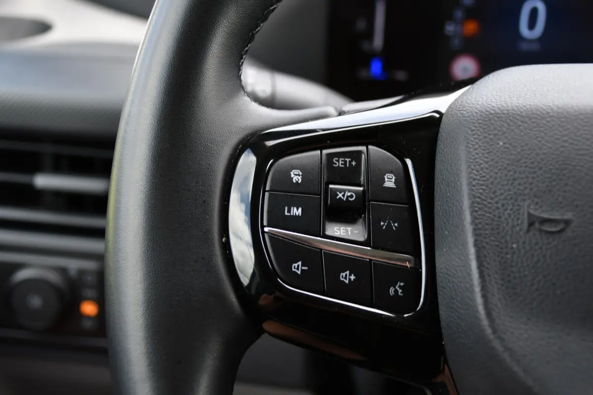 300 2.0 TDCI L1H1 AWD PB Edition Camera, Adaptieve Cruise, Carplay, 4x4, Virtual, 136pk, Automaat, LED, Multimedia, Sensoren, Uniek!