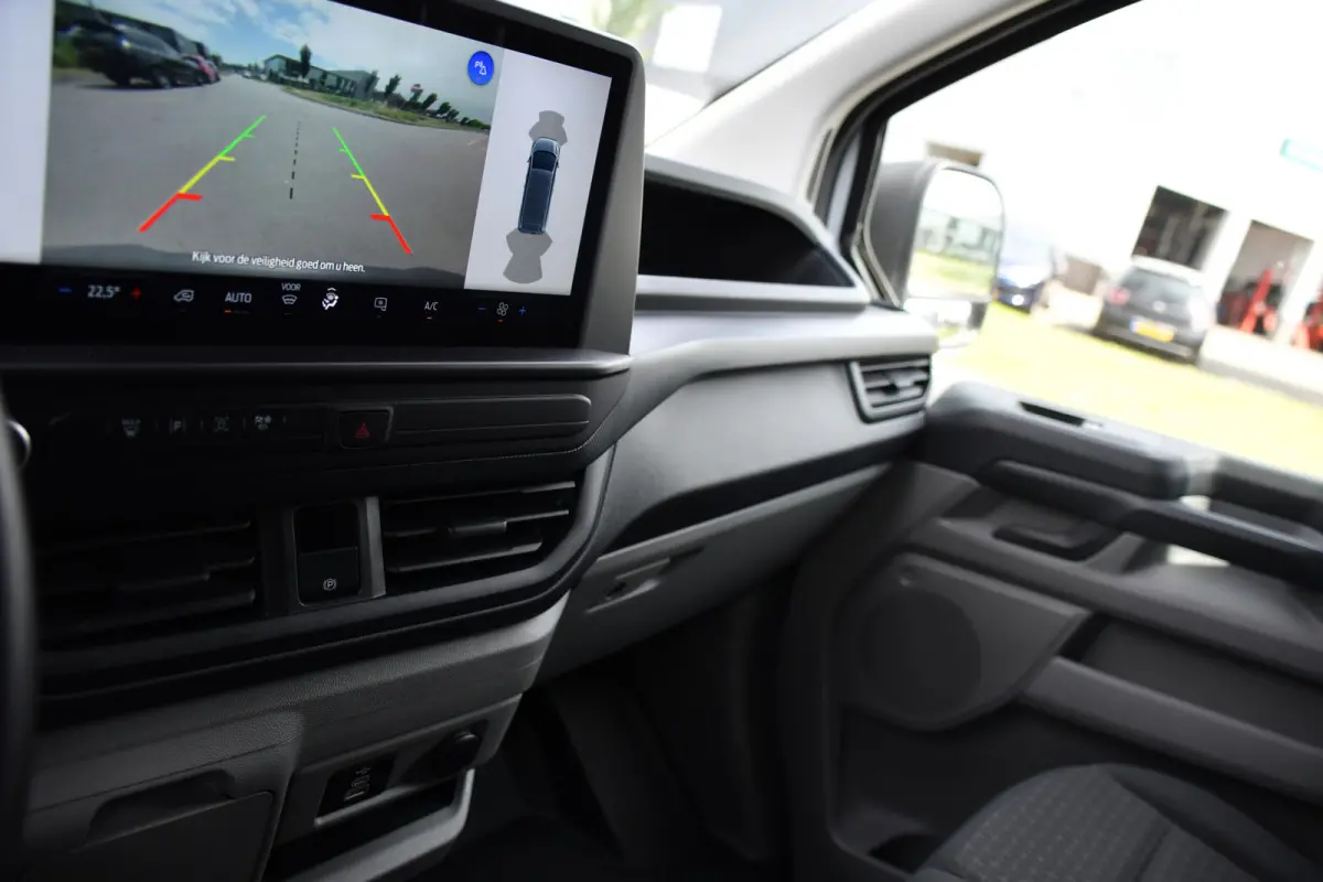 300 2.0 TDCI L1H1 AWD PB Edition Camera, Adaptieve Cruise, Carplay, 4x4, Virtual, 136pk, Automaat, LED, Multimedia, Sensoren, Uniek!