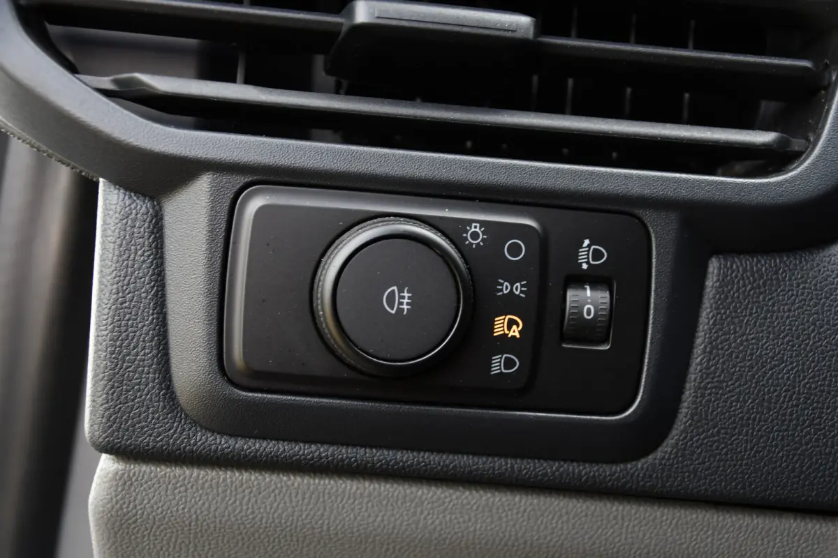 300 2.0 TDCI L1H1 AWD PB Edition Camera, Adaptieve Cruise, Carplay, 4x4, Virtual, 136pk, Automaat, LED, Multimedia, Sensoren, Uniek!