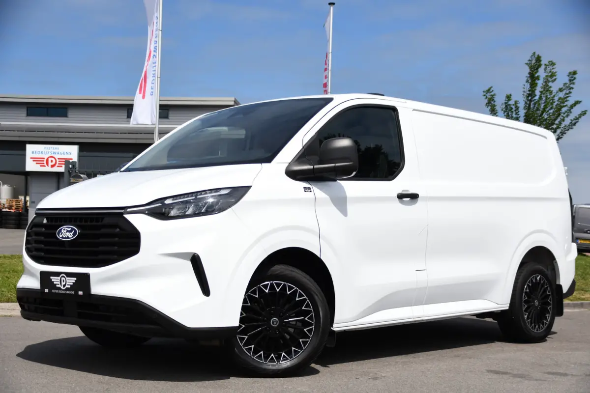 300 2.0 TDCI L1H1 AWD PB Edition Camera, Adaptieve Cruise, Carplay, 4x4, Virtual, 136pk, Automaat, LED, Multimedia, Sensoren, Uniek!