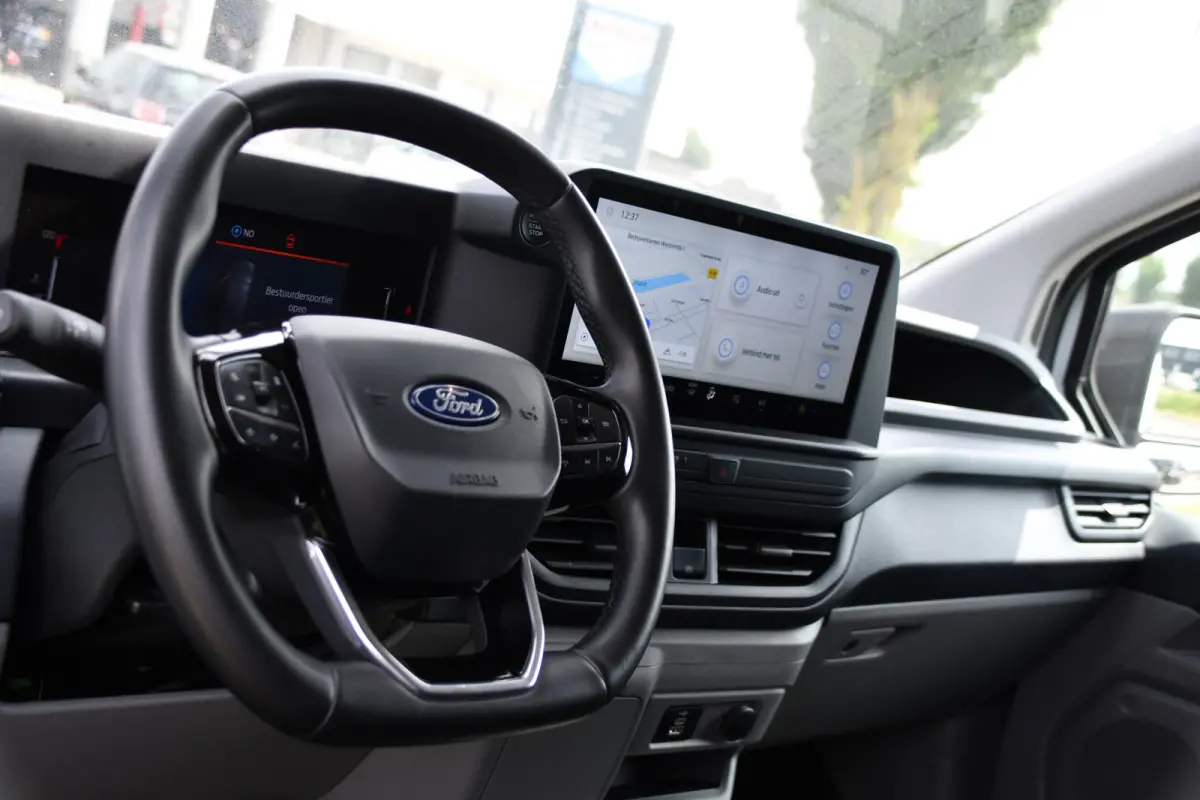 300 2.0 TDCI L1H1 AWD PB Edition Camera, Adaptieve Cruise, Carplay, 4x4, Virtual, 136pk, Automaat, LED, Multimedia, Sensoren, Uniek!