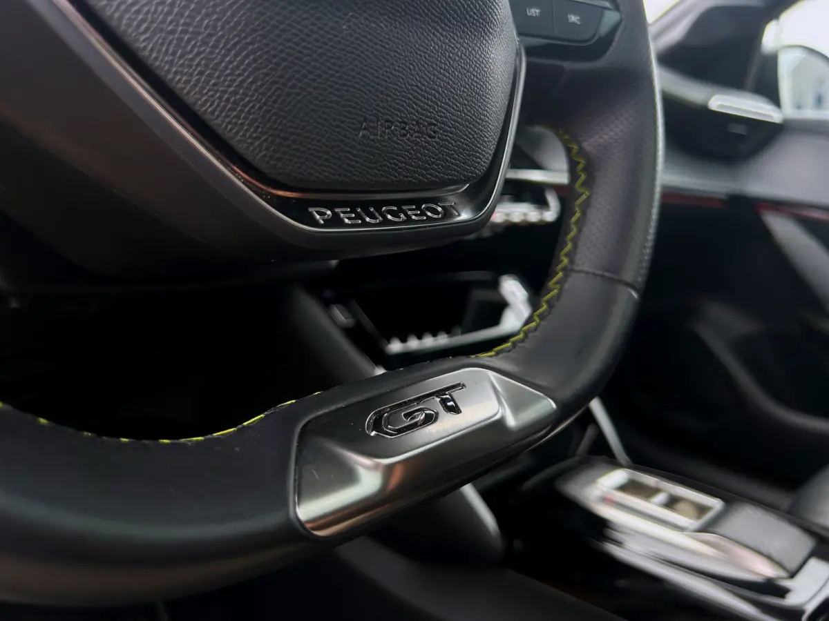 1.2 PureTech GT 130pk! | Pano | Cruise Control | Stoelverwarming | CarPlay | Leder |