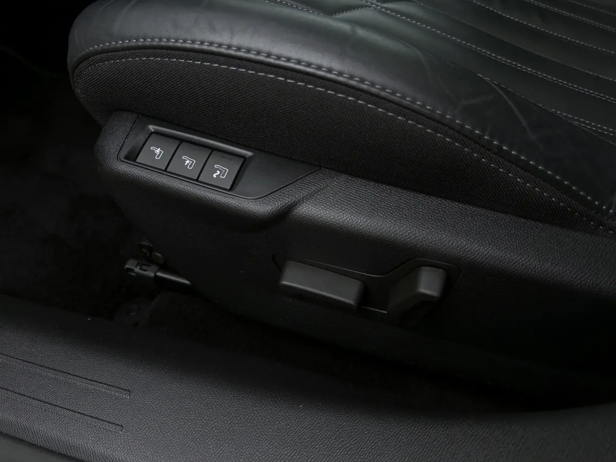 1.2 PureTech GT 130pk! | Pano | Cruise Control | Stoelverwarming | CarPlay | Leder |