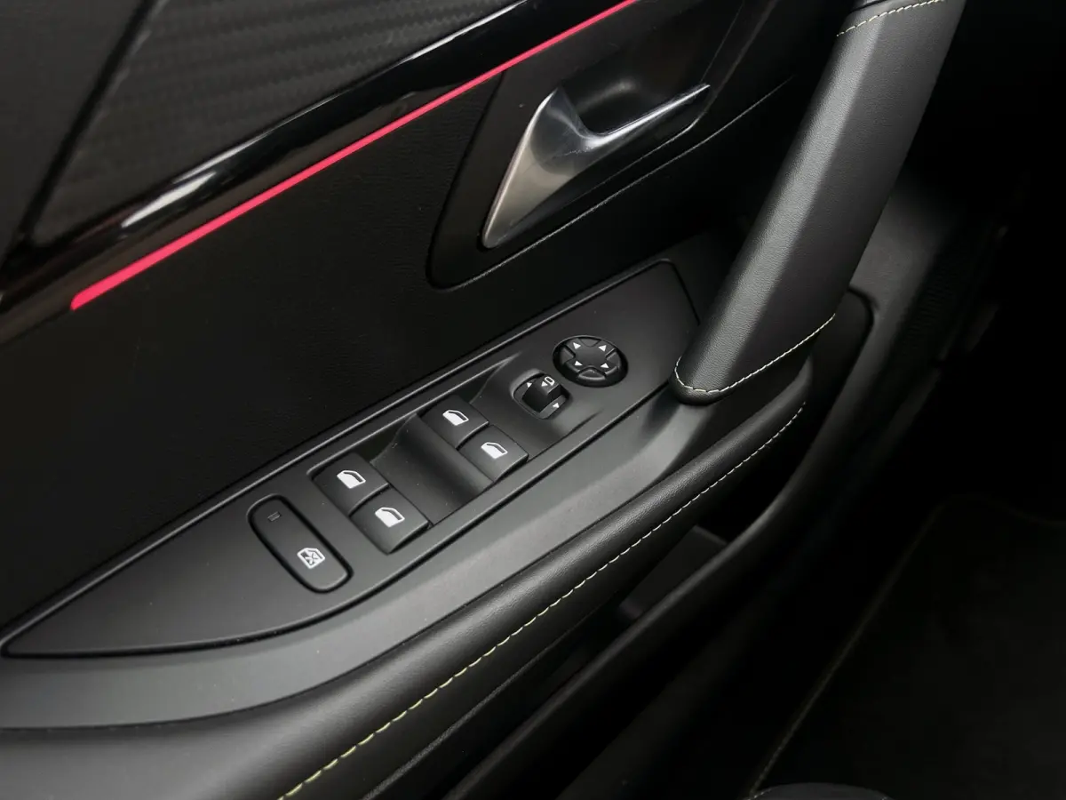 1.2 PureTech GT 130pk! | Pano | Cruise Control | Stoelverwarming | CarPlay | Leder |