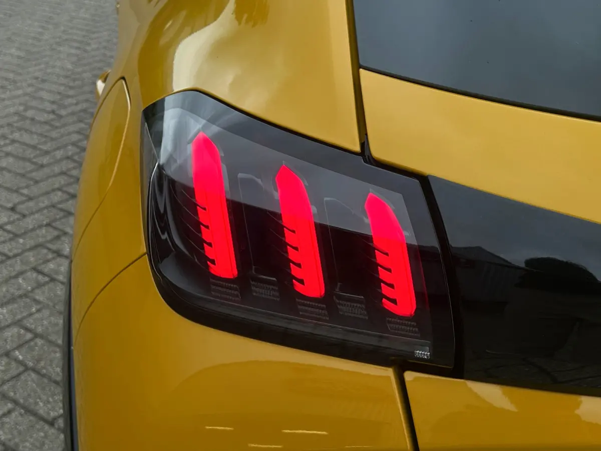 1.2 PureTech GT 130pk! | Pano | Cruise Control | Stoelverwarming | CarPlay | Leder |