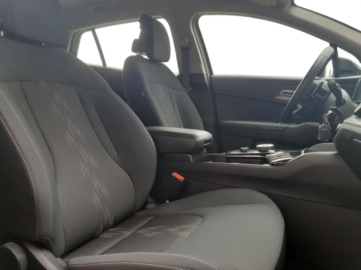 1.6T Hybrid DynamicLine | Navigatie | Camera | Parkeersensoren voor en achter | Apple Carplay / Android Auto |