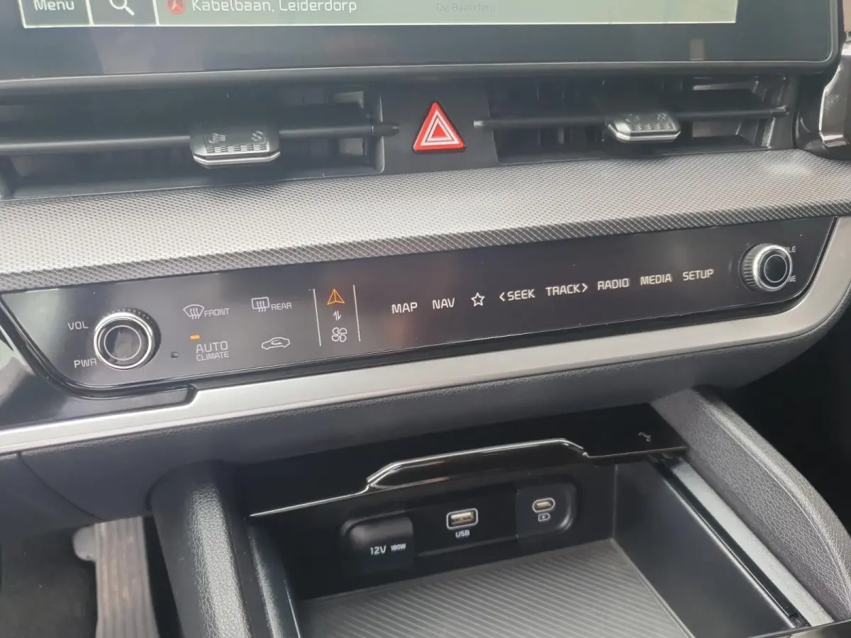 1.6T Hybrid DynamicLine | Navigatie | Camera | Parkeersensoren voor en achter | Apple Carplay / Android Auto |