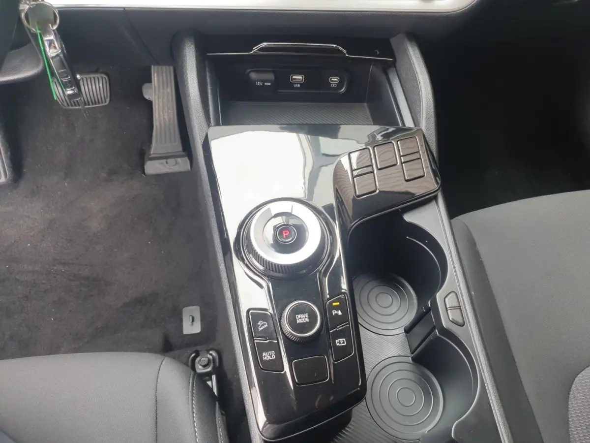 1.6T Hybrid DynamicLine | Navigatie | Camera | Parkeersensoren voor en achter | Apple Carplay / Android Auto |