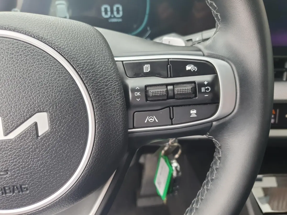 1.6T Hybrid DynamicLine | Navigatie | Camera | Parkeersensoren voor en achter | Apple Carplay / Android Auto |