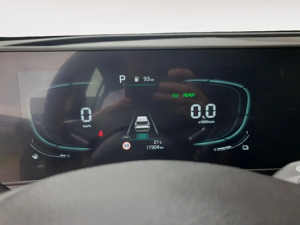 1.6T Hybrid DynamicLine | Navigatie | Camera | Parkeersensoren voor en achter | Apple Carplay / Android Auto |