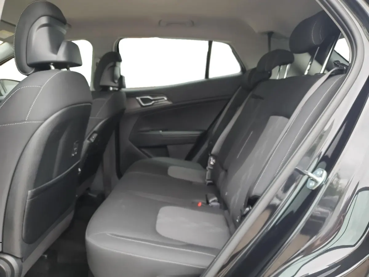 1.6T Hybrid DynamicLine | Navigatie | Camera | Parkeersensoren voor en achter | Apple Carplay / Android Auto |