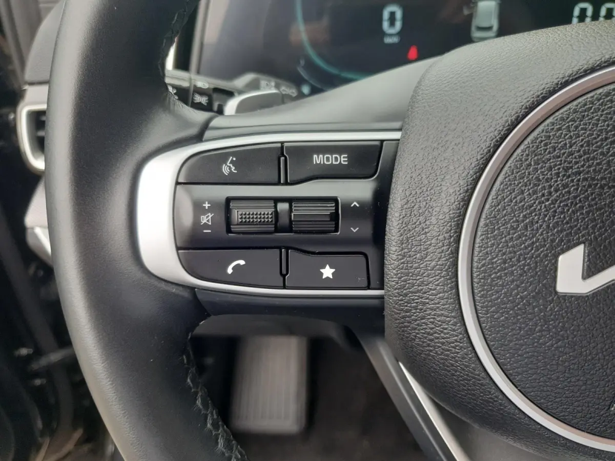 1.6T Hybrid DynamicLine | Navigatie | Camera | Parkeersensoren voor en achter | Apple Carplay / Android Auto |