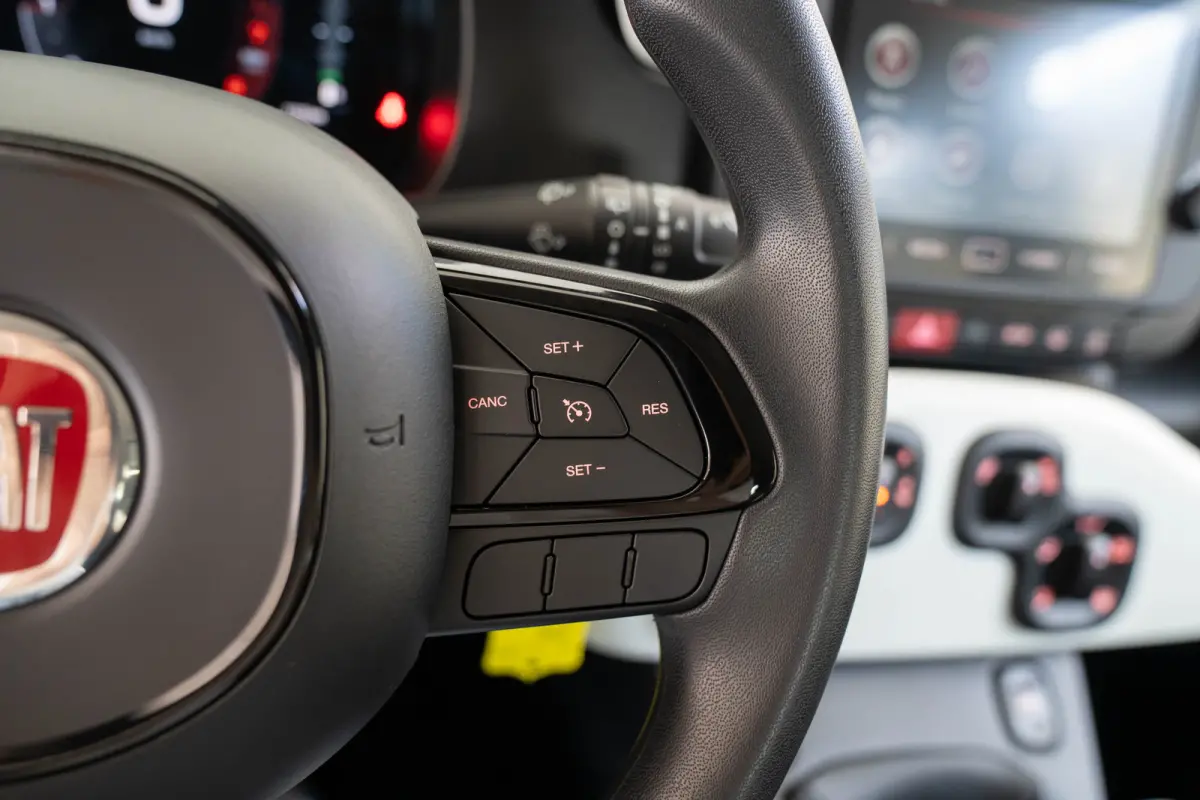 1.0 Hybrid | Tot 8 Jaar Garantie | Apple Carplay & Android Auto | Parkeersensoren | Cruise Controle | Airco | Bluetooth |