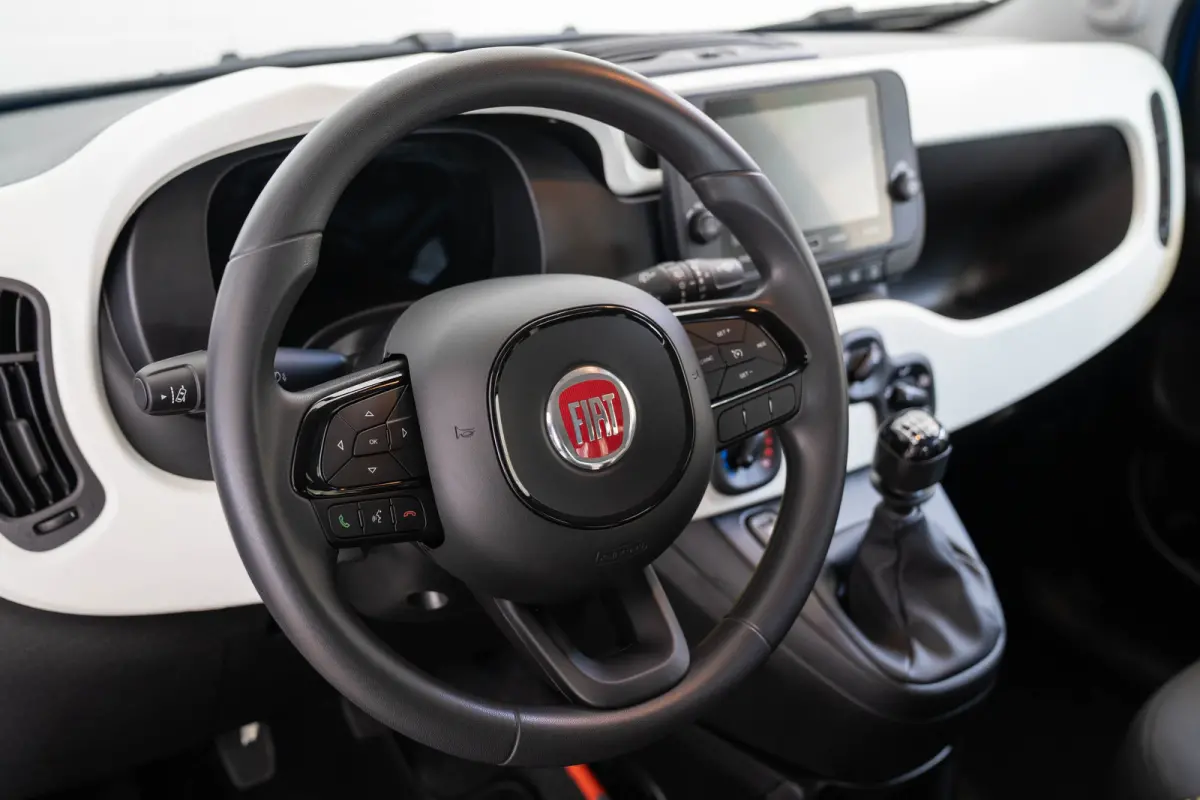 1.0 Hybrid | Tot 8 Jaar Garantie | Apple Carplay & Android Auto | Parkeersensoren | Cruise Controle | Airco | Bluetooth |