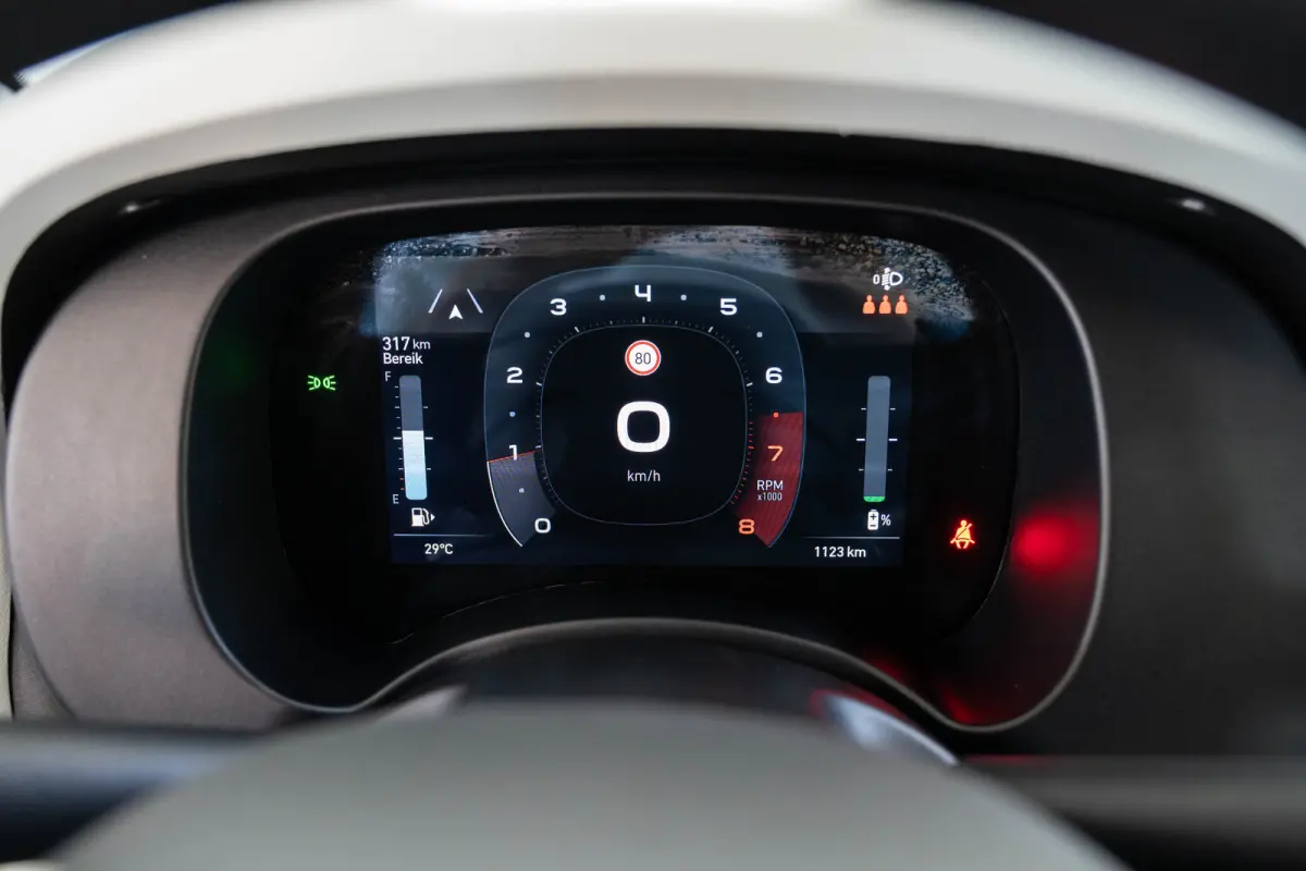 1.0 Hybrid | Tot 8 Jaar Garantie | Apple Carplay & Android Auto | Parkeersensoren | Cruise Controle | Airco | Bluetooth |