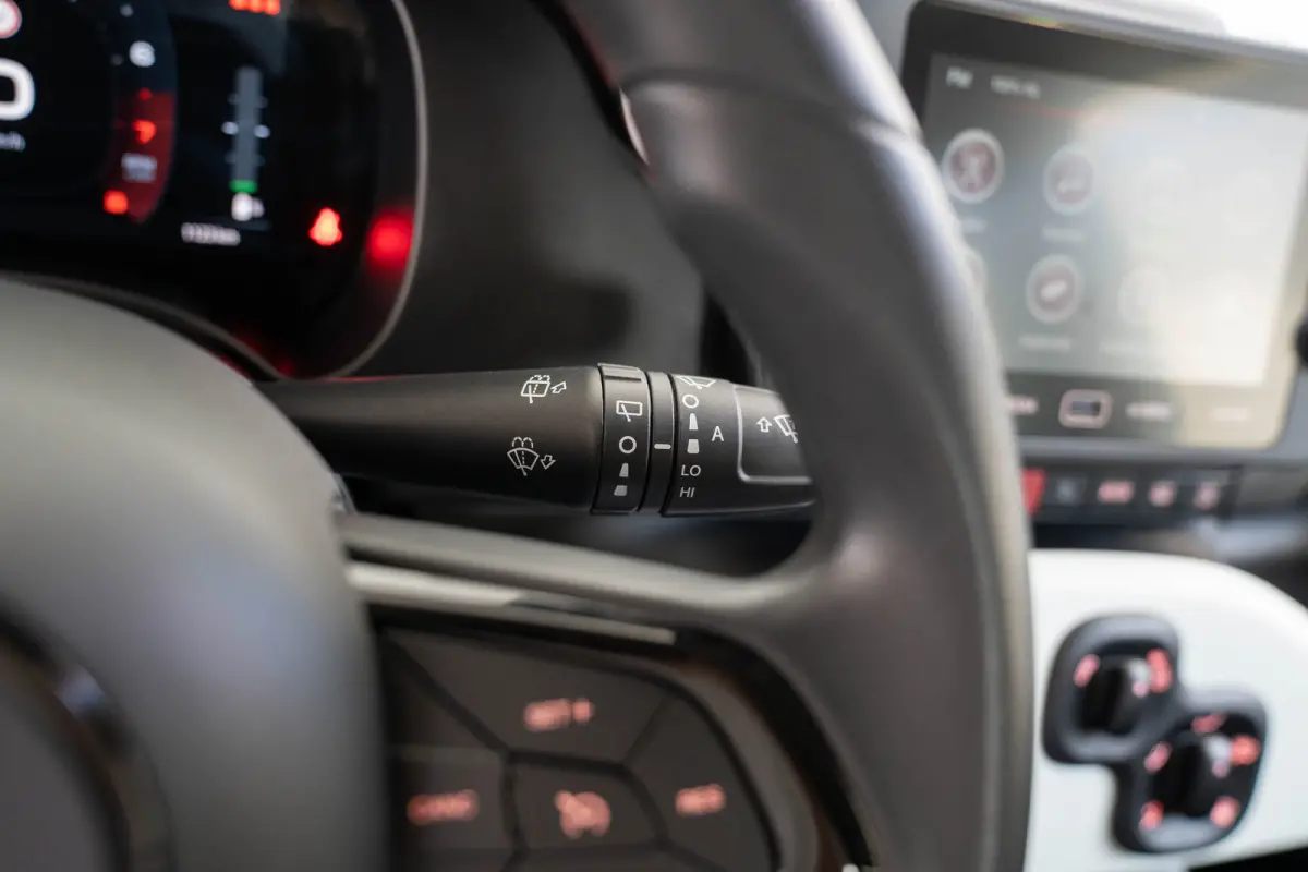 1.0 Hybrid | Tot 8 Jaar Garantie | Apple Carplay & Android Auto | Parkeersensoren | Cruise Controle | Airco | Bluetooth |