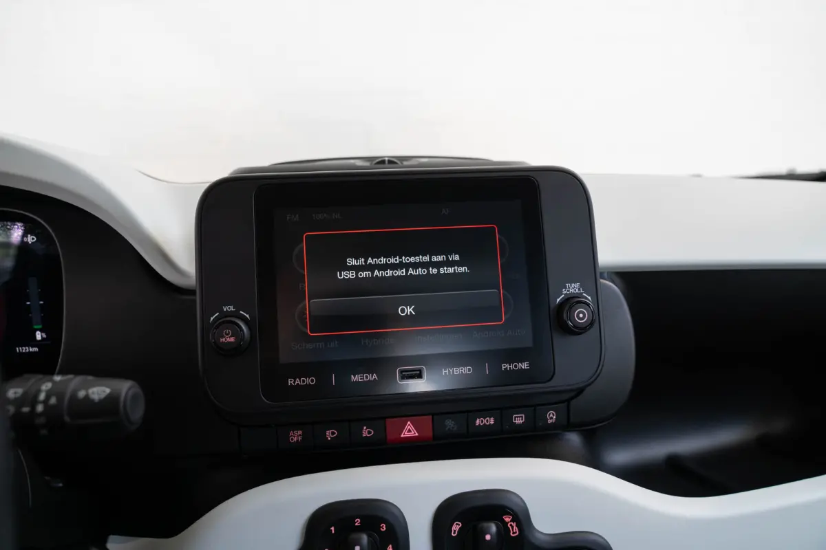 1.0 Hybrid | Tot 8 Jaar Garantie | Apple Carplay & Android Auto | Parkeersensoren | Cruise Controle | Airco | Bluetooth |