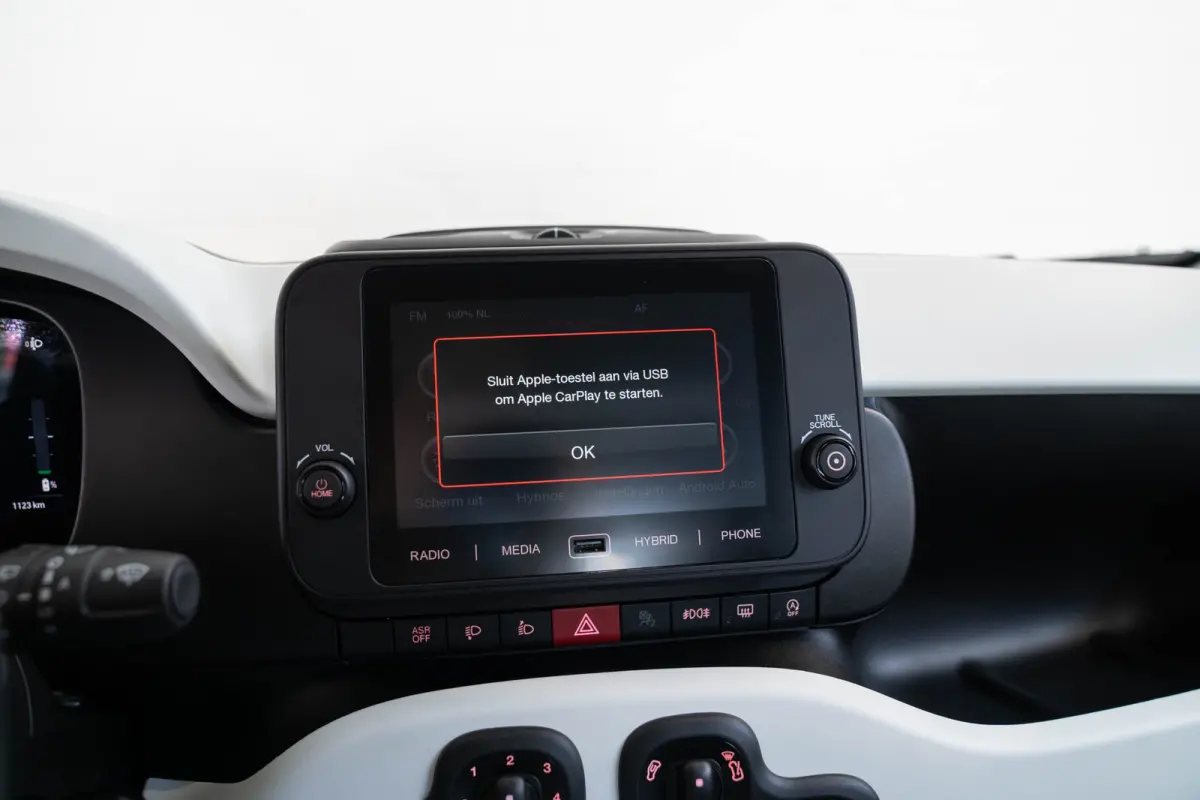 1.0 Hybrid | Tot 8 Jaar Garantie | Apple Carplay & Android Auto | Parkeersensoren | Cruise Controle | Airco | Bluetooth |