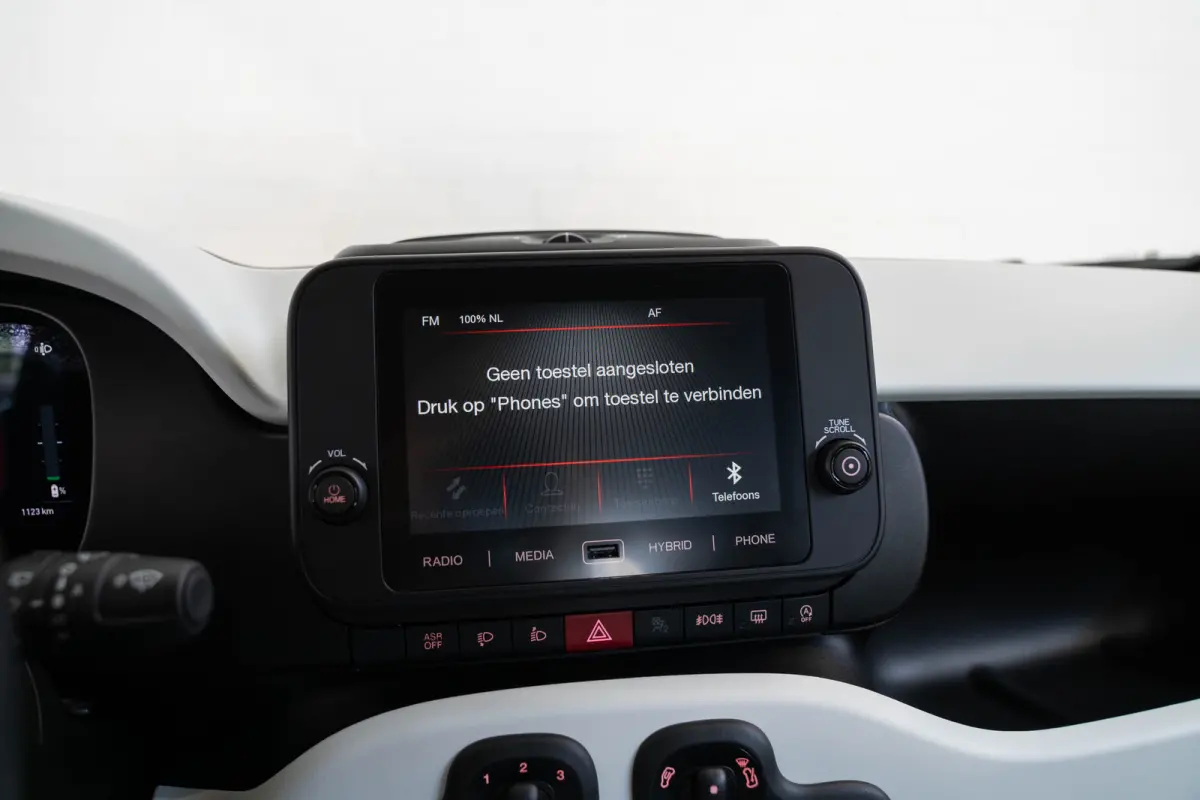 1.0 Hybrid | Tot 8 Jaar Garantie | Apple Carplay & Android Auto | Parkeersensoren | Cruise Controle | Airco | Bluetooth |