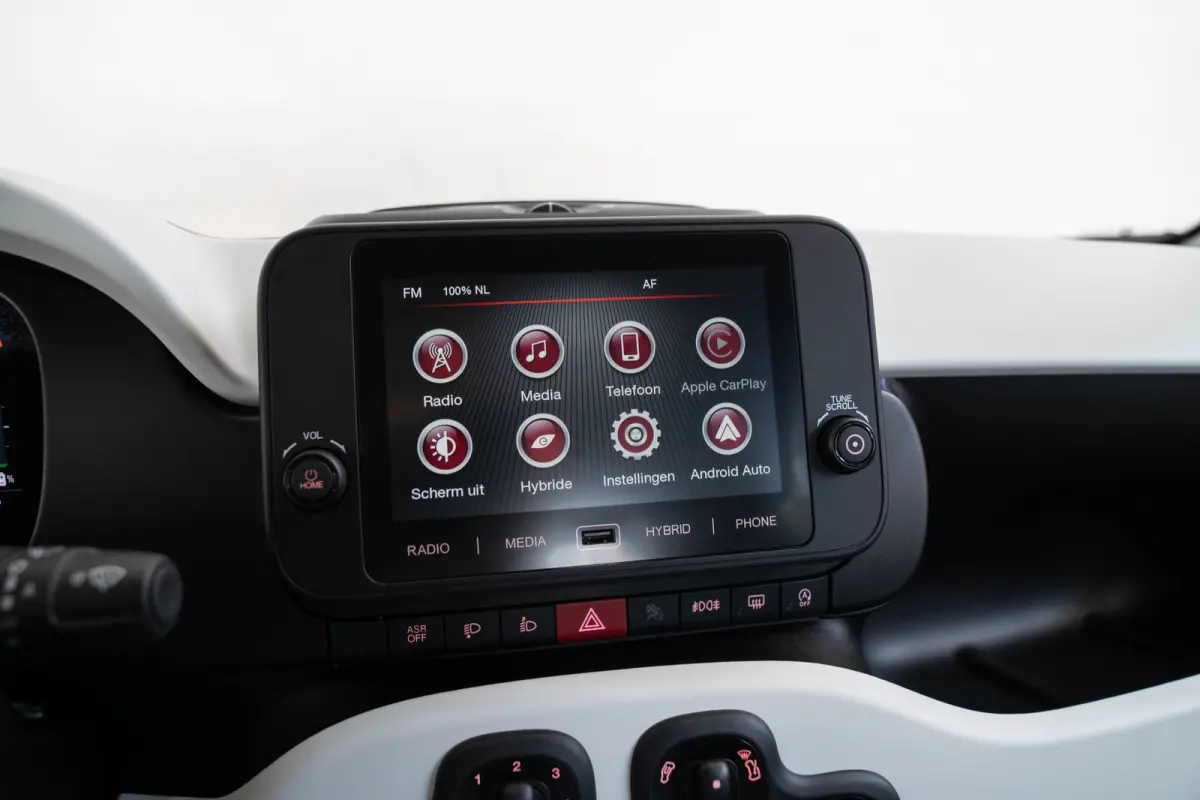 1.0 Hybrid | Tot 8 Jaar Garantie | Apple Carplay & Android Auto | Parkeersensoren | Cruise Controle | Airco | Bluetooth |