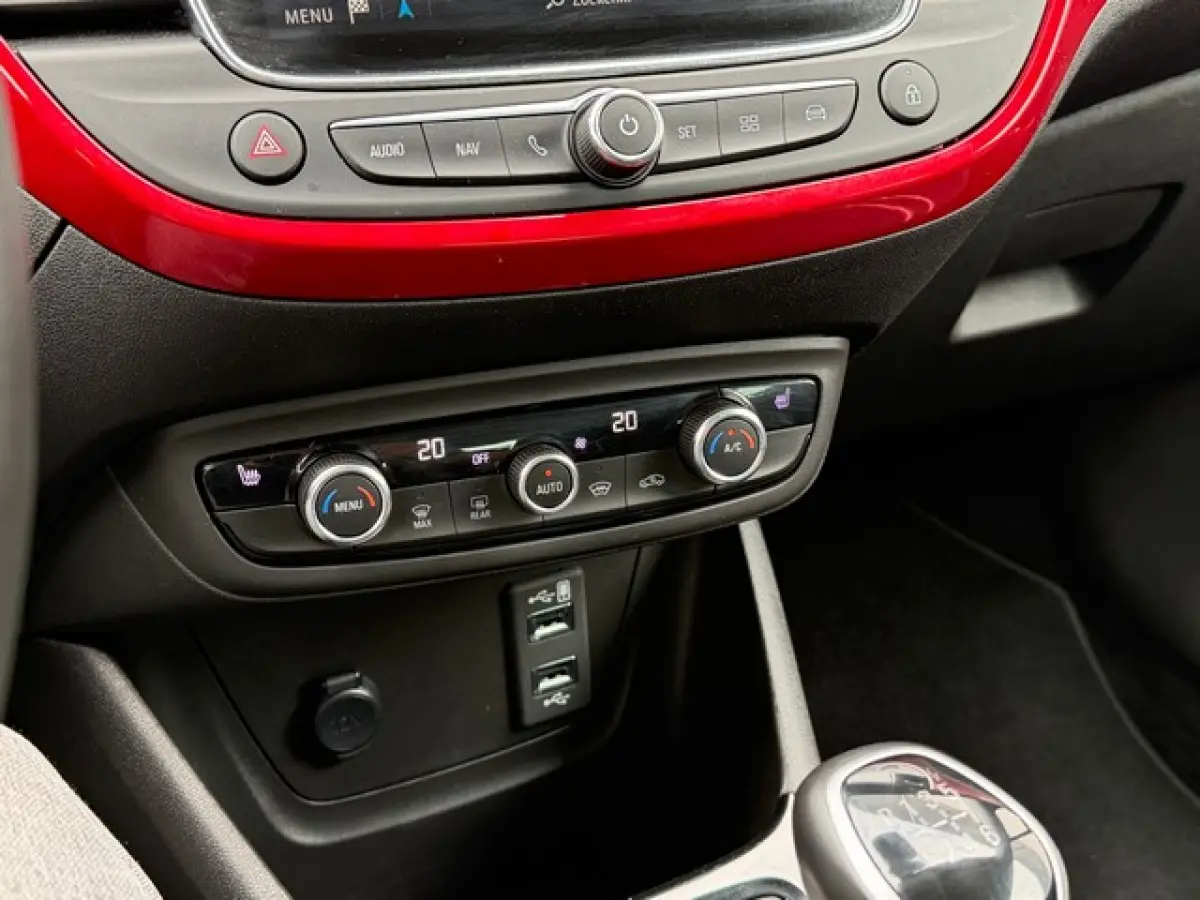 1.2 Turbo GS Line met Navi/Camera, Stoel/Stuur/Voorruit-verwarming, 17inch, AGR