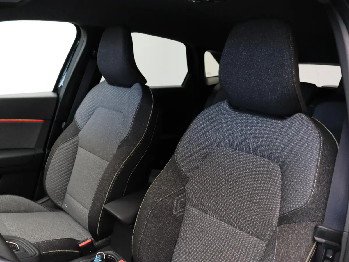 E-Tech full hybrid 160pk techno | Vijf jaar garantie | Stoel- en stuurwielverwarming | Elek. achterklep |