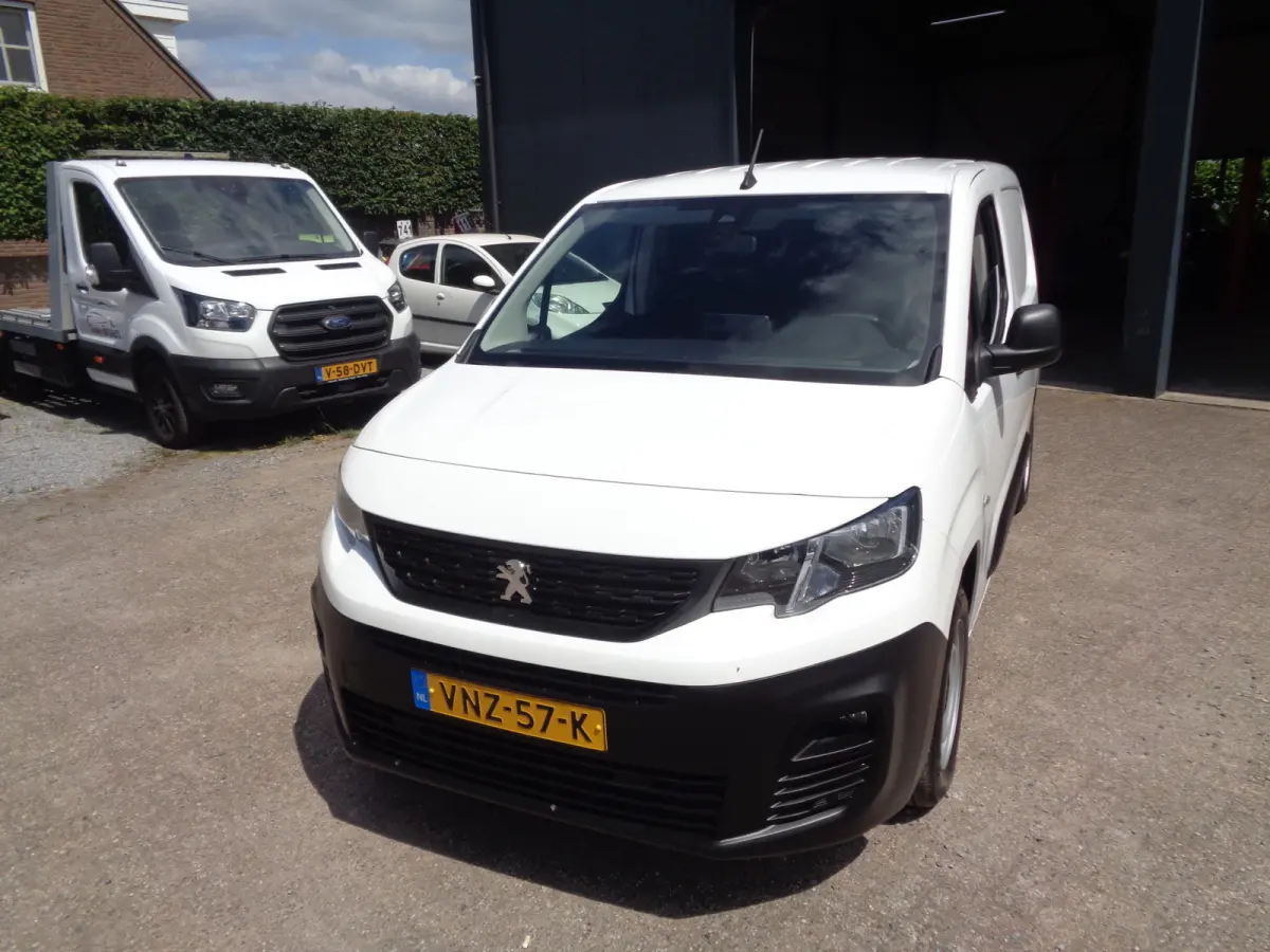 1.2 PureTech Premium Airco, navigatie, PDC, Carplay/android auto