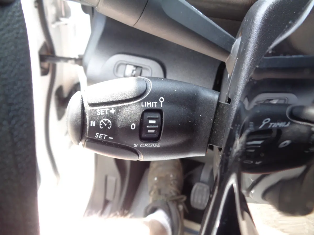 1.2 PureTech Premium Airco, navigatie, PDC, Carplay/android auto