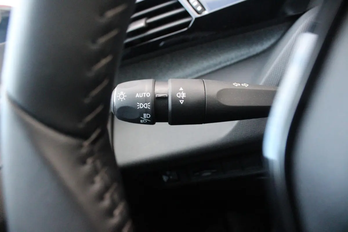 1.2 Hybrid 145PK AUTOMAAT ALLURE | AGR STOEL | STOEL EN STUUR VEWARMING | KEYLESS ENTRY/START | DRAADLOZE APPLE CARPLAY/ANDROID AUTO | NAVIGATIE | CLIMATE CONTROL | LICHTMETALEN VELGEN 17" |