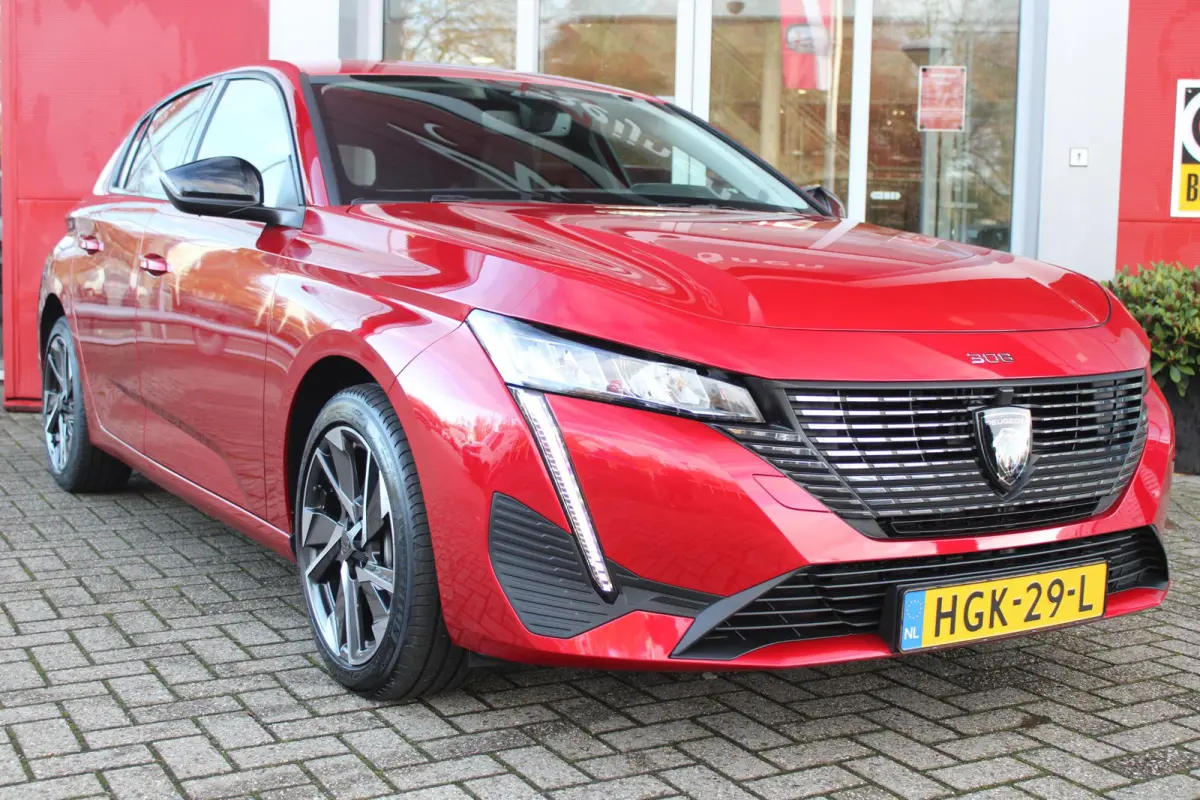 1.2 Hybrid 145PK AUTOMAAT ALLURE | AGR STOEL | STOEL EN STUUR VEWARMING | KEYLESS ENTRY/START | DRAADLOZE APPLE CARPLAY/ANDROID AUTO | NAVIGATIE | CLIMATE CONTROL | LICHTMETALEN VELGEN 17" |