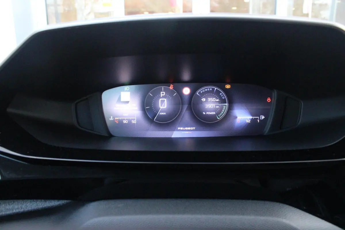 1.2 Hybrid 145PK AUTOMAAT ALLURE | AGR STOEL | STOEL EN STUUR VEWARMING | KEYLESS ENTRY/START | DRAADLOZE APPLE CARPLAY/ANDROID AUTO | NAVIGATIE | CLIMATE CONTROL | LICHTMETALEN VELGEN 17" |