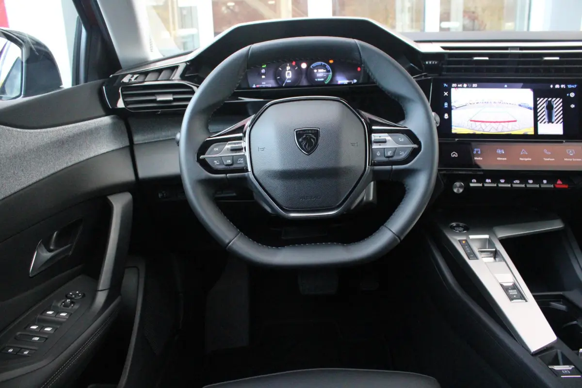 1.2 Hybrid 145PK AUTOMAAT ALLURE | AGR STOEL | STOEL EN STUUR VEWARMING | KEYLESS ENTRY/START | DRAADLOZE APPLE CARPLAY/ANDROID AUTO | NAVIGATIE | CLIMATE CONTROL | LICHTMETALEN VELGEN 17" |