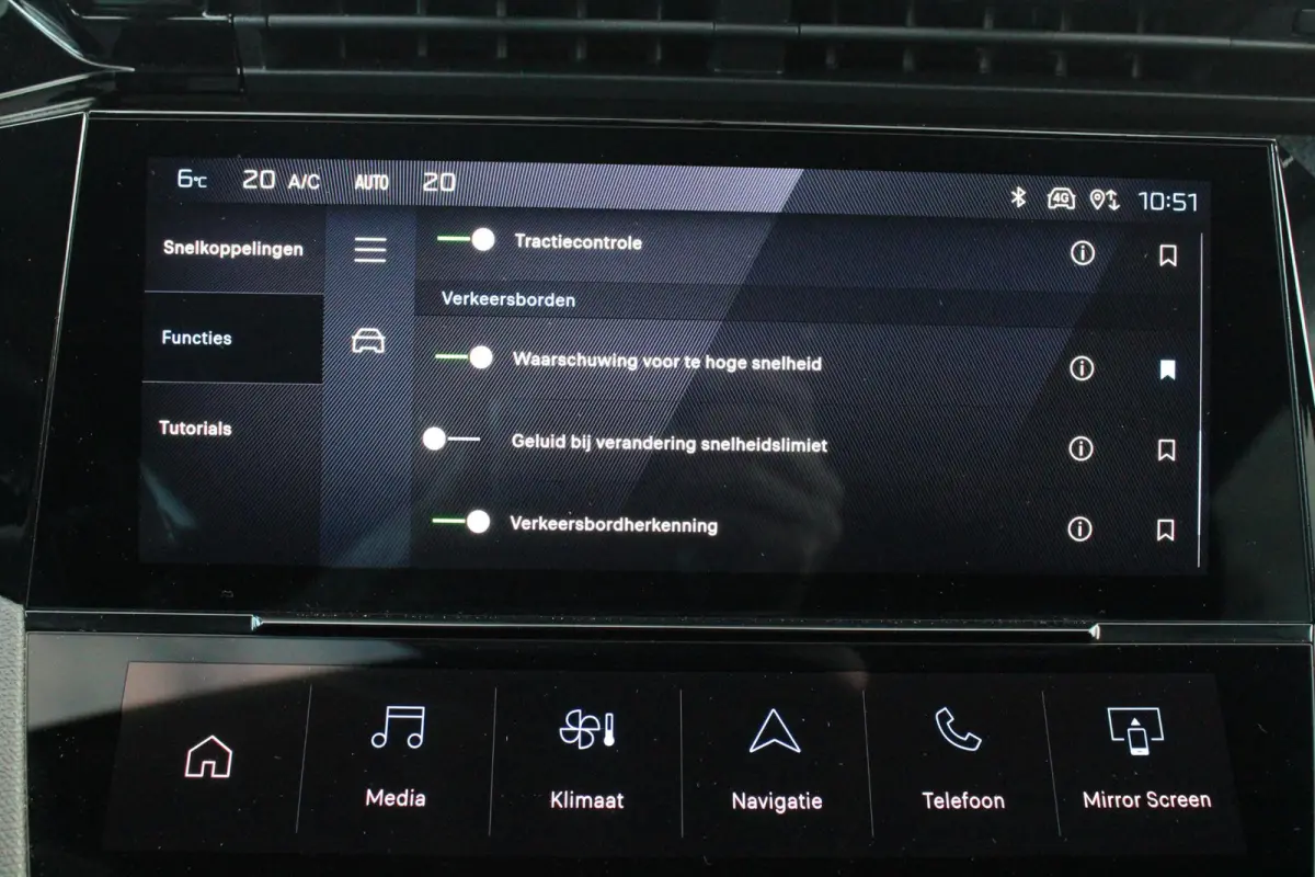 1.2 Hybrid 145PK AUTOMAAT ALLURE | AGR STOEL | STOEL EN STUUR VEWARMING | KEYLESS ENTRY/START | DRAADLOZE APPLE CARPLAY/ANDROID AUTO | NAVIGATIE | CLIMATE CONTROL | LICHTMETALEN VELGEN 17" |