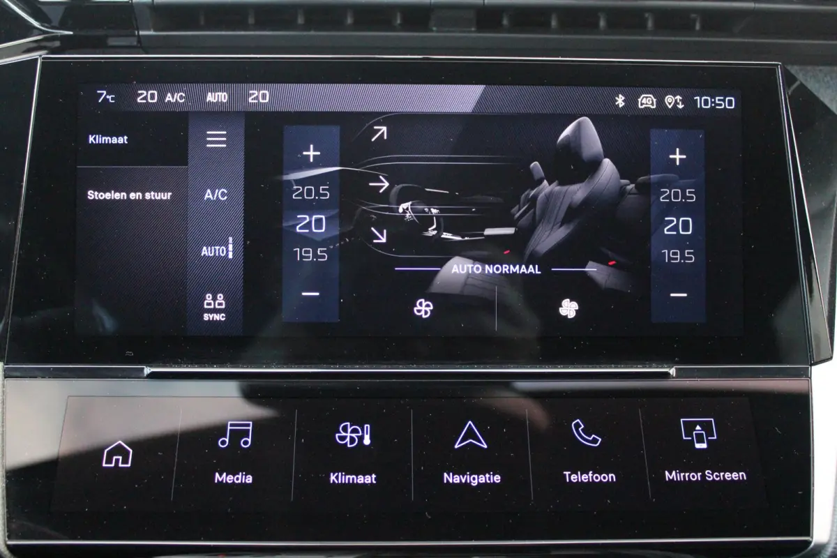 1.2 Hybrid 145PK AUTOMAAT ALLURE | AGR STOEL | STOEL EN STUUR VEWARMING | KEYLESS ENTRY/START | DRAADLOZE APPLE CARPLAY/ANDROID AUTO | NAVIGATIE | CLIMATE CONTROL | LICHTMETALEN VELGEN 17" |