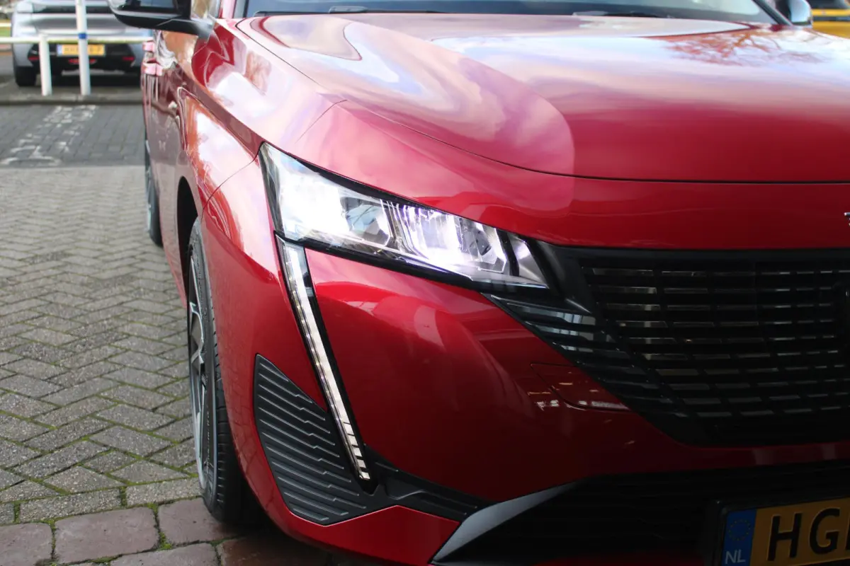 1.2 Hybrid 145PK AUTOMAAT ALLURE | AGR STOEL | STOEL EN STUUR VEWARMING | KEYLESS ENTRY/START | DRAADLOZE APPLE CARPLAY/ANDROID AUTO | NAVIGATIE | CLIMATE CONTROL | LICHTMETALEN VELGEN 17" |