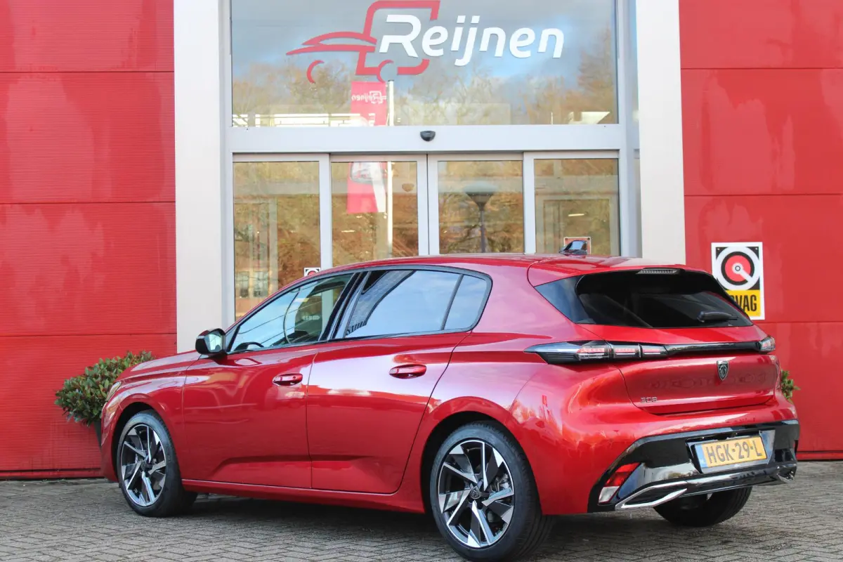 1.2 Hybrid 145PK AUTOMAAT ALLURE | AGR STOEL | STOEL EN STUUR VEWARMING | KEYLESS ENTRY/START | DRAADLOZE APPLE CARPLAY/ANDROID AUTO | NAVIGATIE | CLIMATE CONTROL | LICHTMETALEN VELGEN 17" |