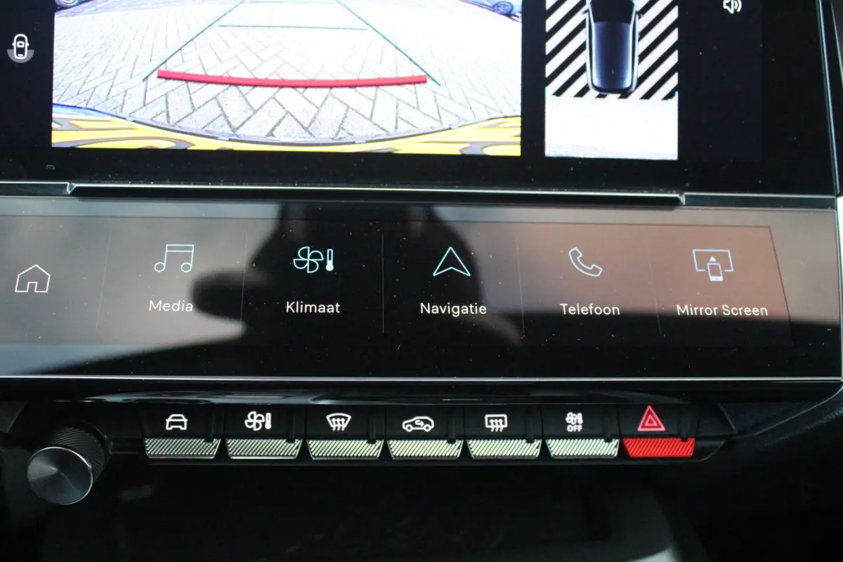 1.2 Hybrid 145PK AUTOMAAT ALLURE | AGR STOEL | STOEL EN STUUR VEWARMING | KEYLESS ENTRY/START | DRAADLOZE APPLE CARPLAY/ANDROID AUTO | NAVIGATIE | CLIMATE CONTROL | LICHTMETALEN VELGEN 17" |