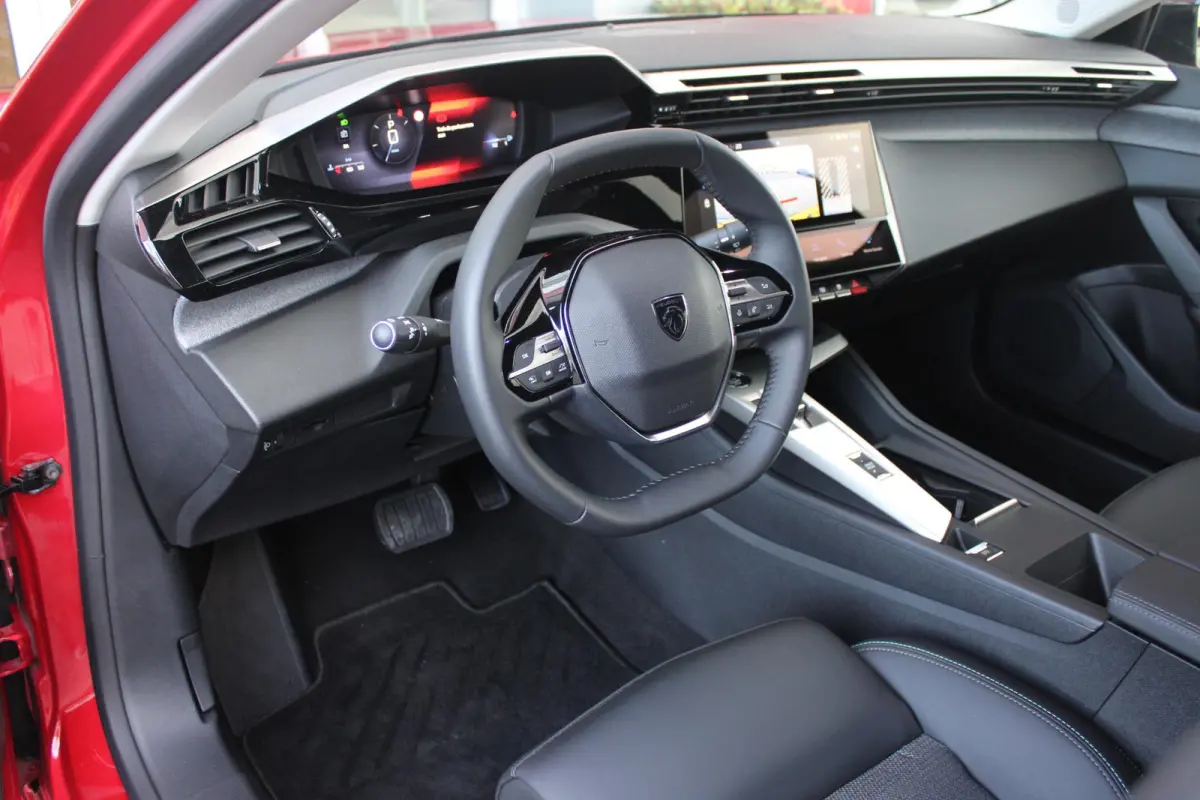 1.2 Hybrid 145PK AUTOMAAT ALLURE | AGR STOEL | STOEL EN STUUR VEWARMING | KEYLESS ENTRY/START | DRAADLOZE APPLE CARPLAY/ANDROID AUTO | NAVIGATIE | CLIMATE CONTROL | LICHTMETALEN VELGEN 17" |