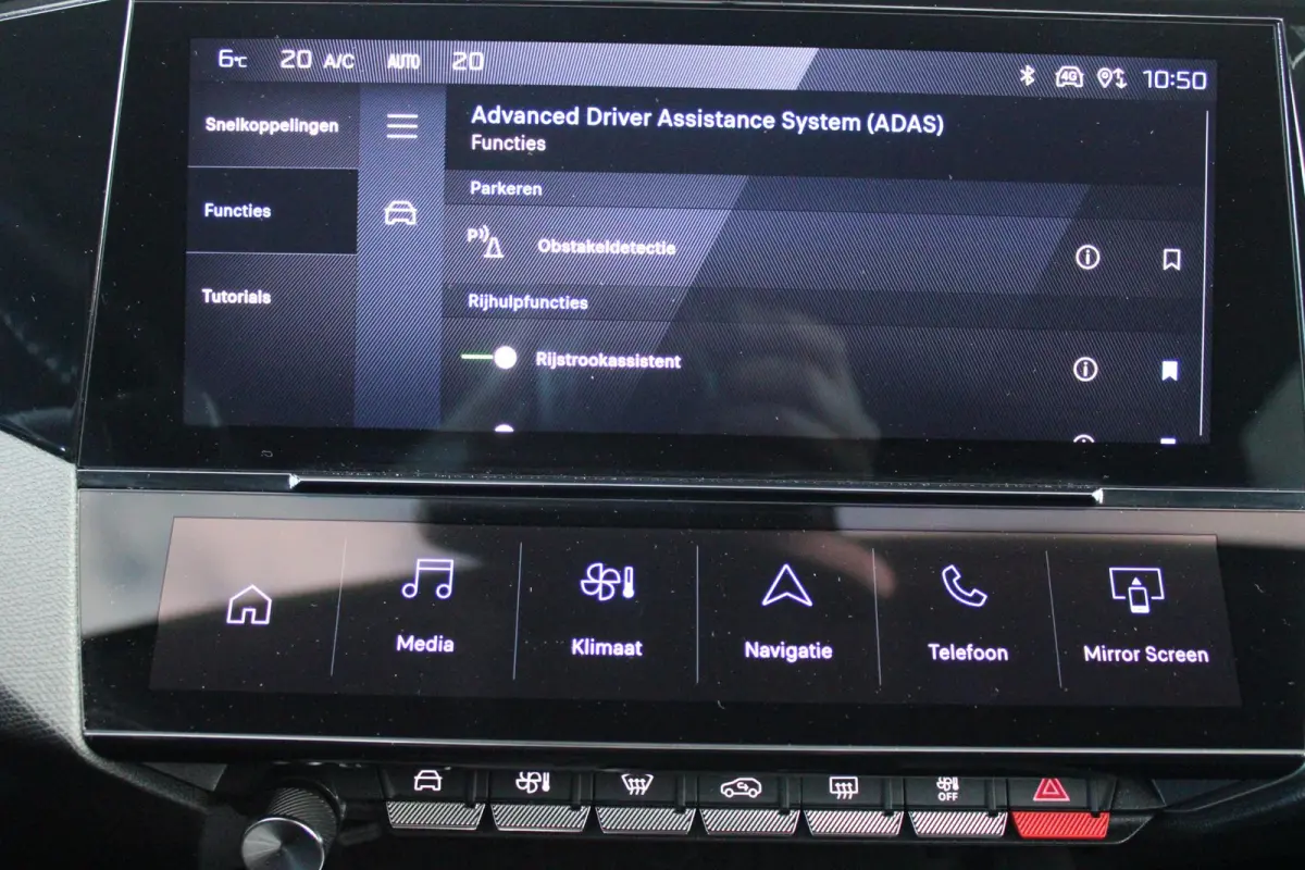 1.2 Hybrid 145PK AUTOMAAT ALLURE | AGR STOEL | STOEL EN STUUR VEWARMING | KEYLESS ENTRY/START | DRAADLOZE APPLE CARPLAY/ANDROID AUTO | NAVIGATIE | CLIMATE CONTROL | LICHTMETALEN VELGEN 17" |