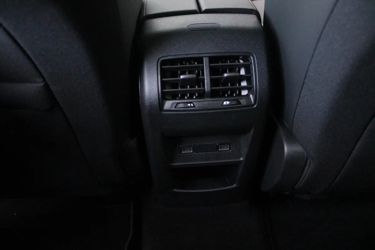1.2 Hybrid 145PK AUTOMAAT ALLURE | AGR STOEL | STOEL EN STUUR VEWARMING | KEYLESS ENTRY/START | DRAADLOZE APPLE CARPLAY/ANDROID AUTO | NAVIGATIE | CLIMATE CONTROL | LICHTMETALEN VELGEN 17" |