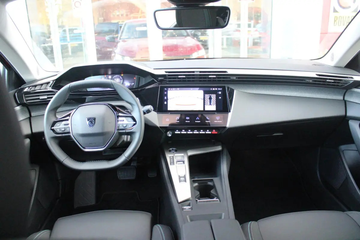 1.2 Hybrid 145PK AUTOMAAT ALLURE | AGR STOEL | STOEL EN STUUR VEWARMING | KEYLESS ENTRY/START | DRAADLOZE APPLE CARPLAY/ANDROID AUTO | NAVIGATIE | CLIMATE CONTROL | LICHTMETALEN VELGEN 17" |